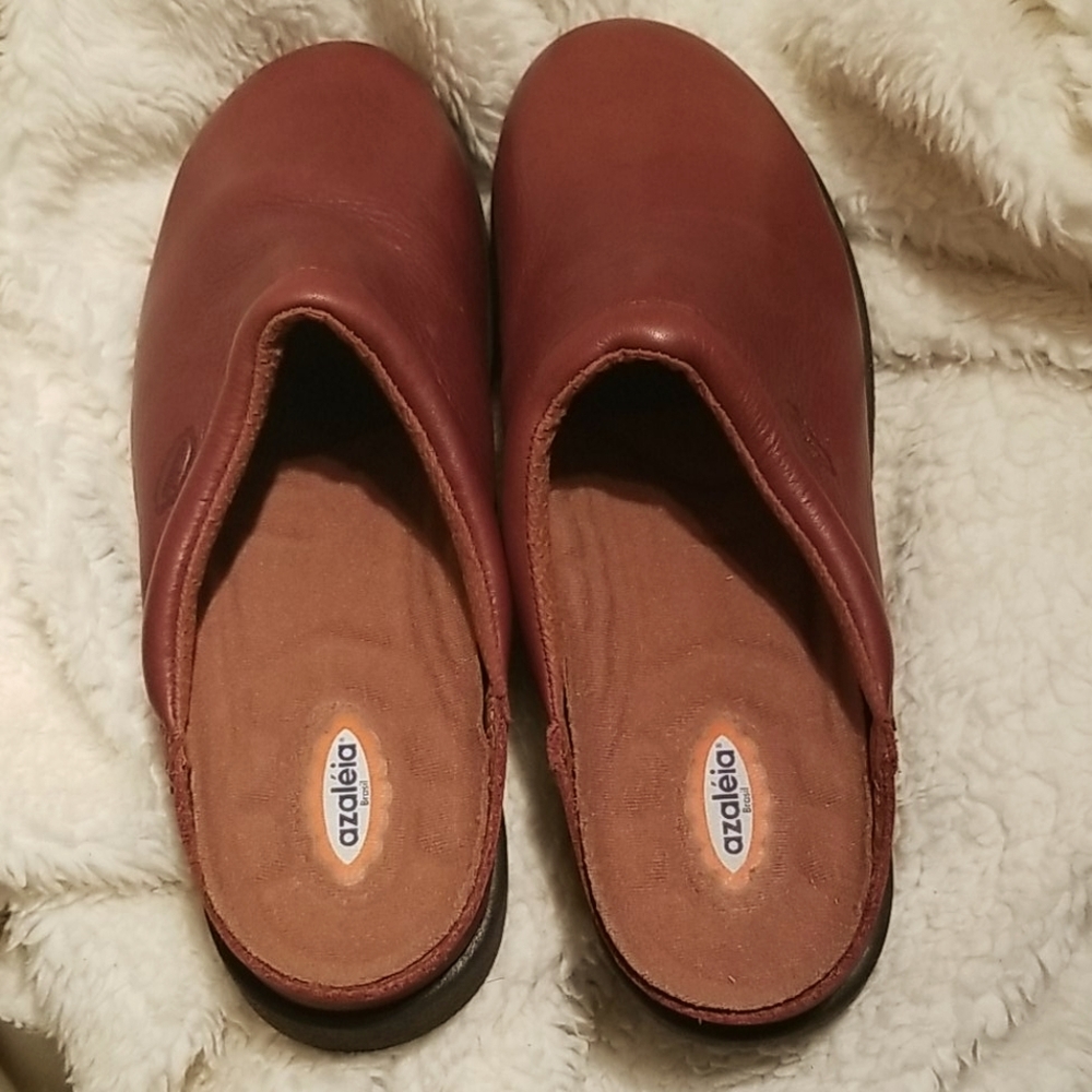 Warm cinnamon leather new slip ons